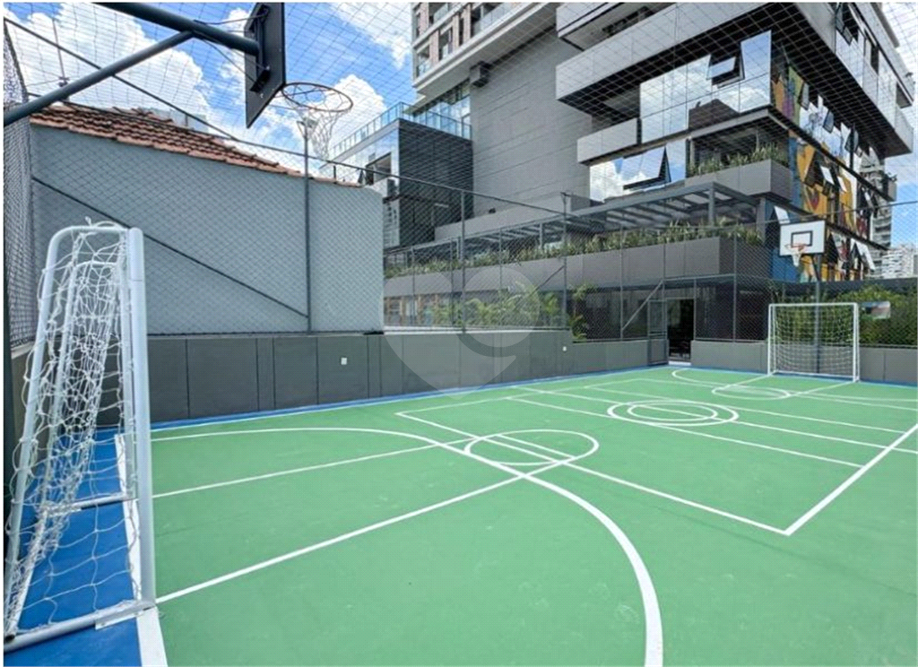 Apartamento novo com  três dormitórios em Pinheiros