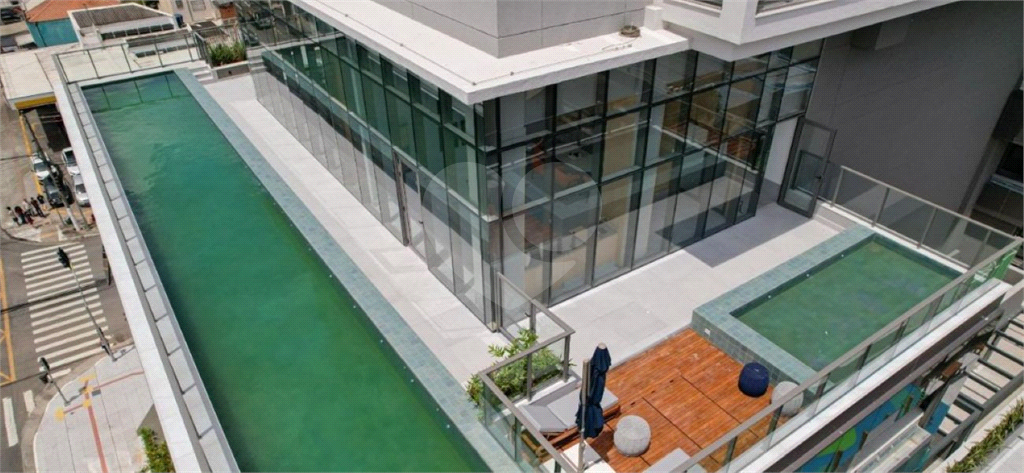 Apartamento novo com  três dormitórios em Pinheiros