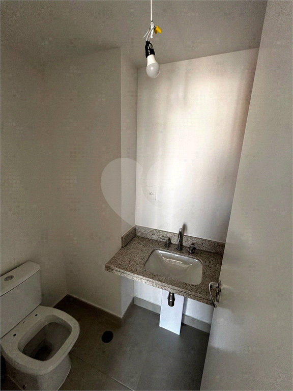 Apartamento novo com  três dormitórios em Pinheiros