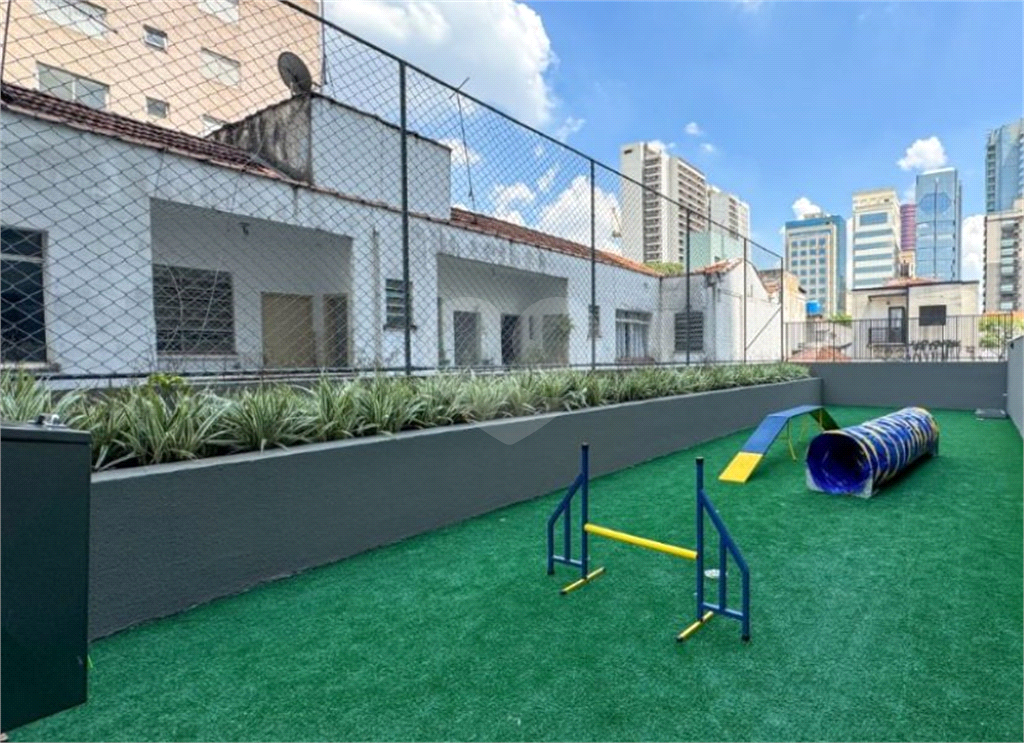 Apartamento novo com  três dormitórios em Pinheiros