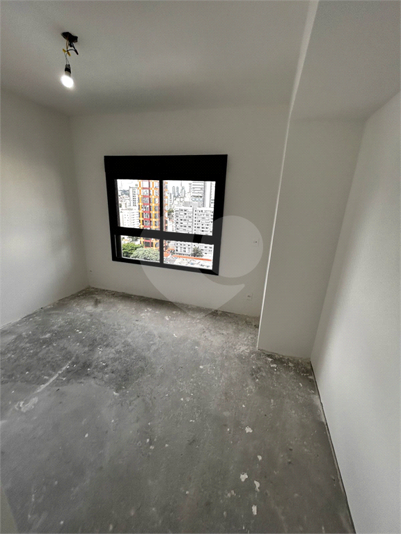 Apartamento novo com  três dormitórios em Pinheiros