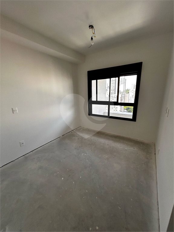 Apartamento novo com  três dormitórios em Pinheiros