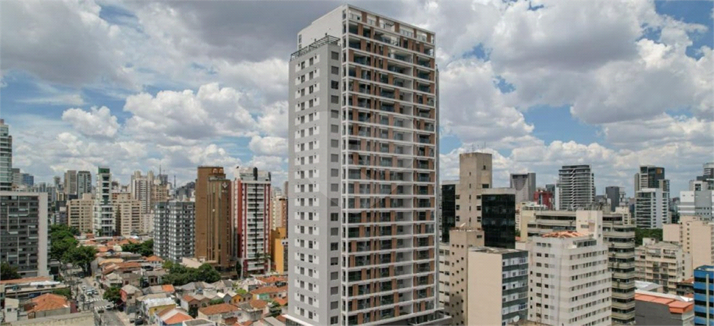 Apartamento novo com  três dormitórios em Pinheiros