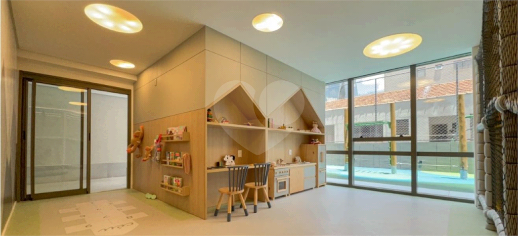 Apartamento novo com  três dormitórios em Pinheiros