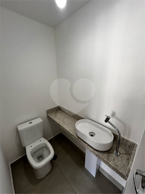 Apartamento novo com  três dormitórios em Pinheiros
