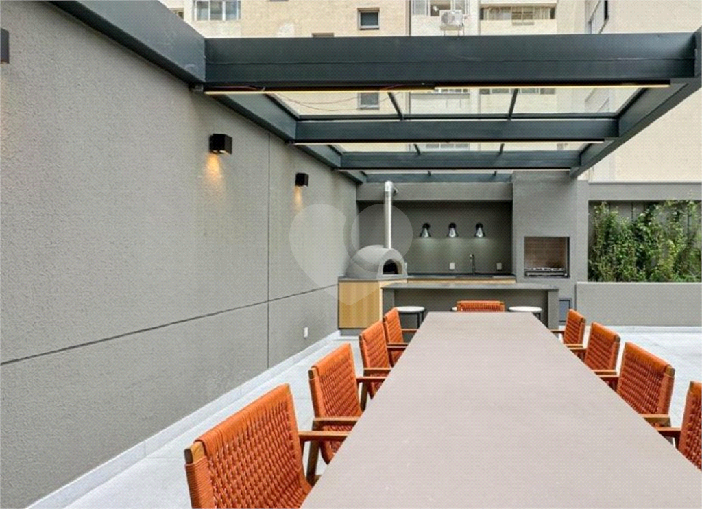 Apartamento novo com  três dormitórios em Pinheiros