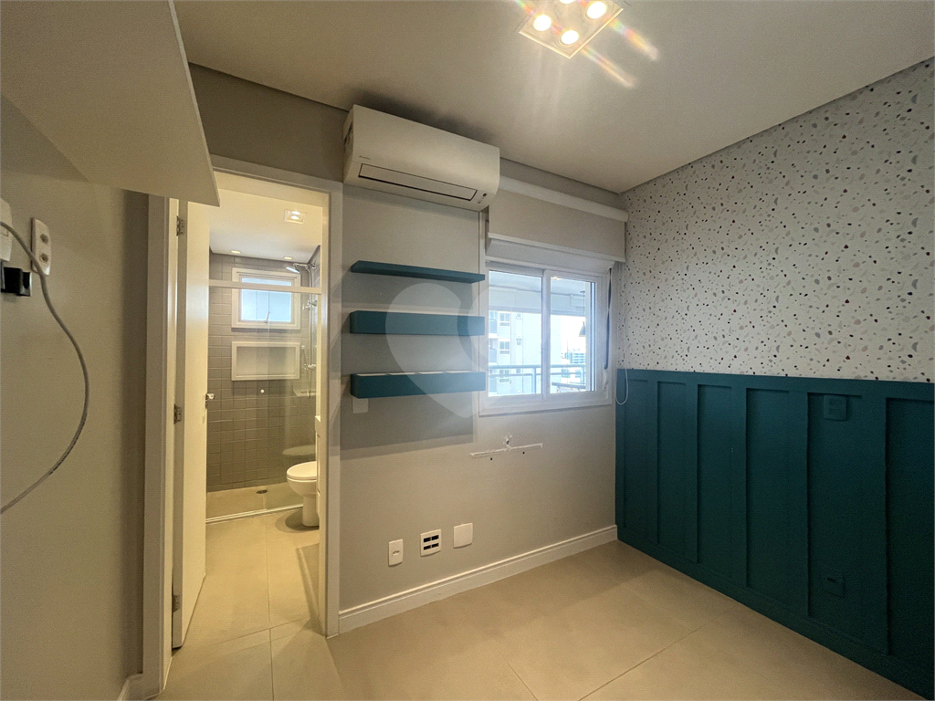 Apartamento com 3 suítes, 2 vagas e deposito na Barra Funda