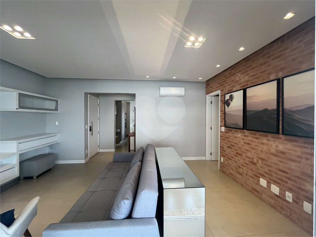 Apartamento com 3 suítes, 2 vagas e deposito na Barra Funda