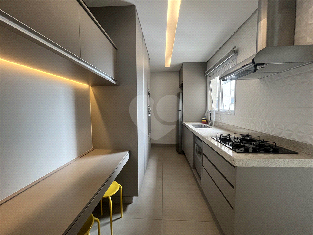 Apartamento com 3 suítes, 2 vagas e deposito na Barra Funda