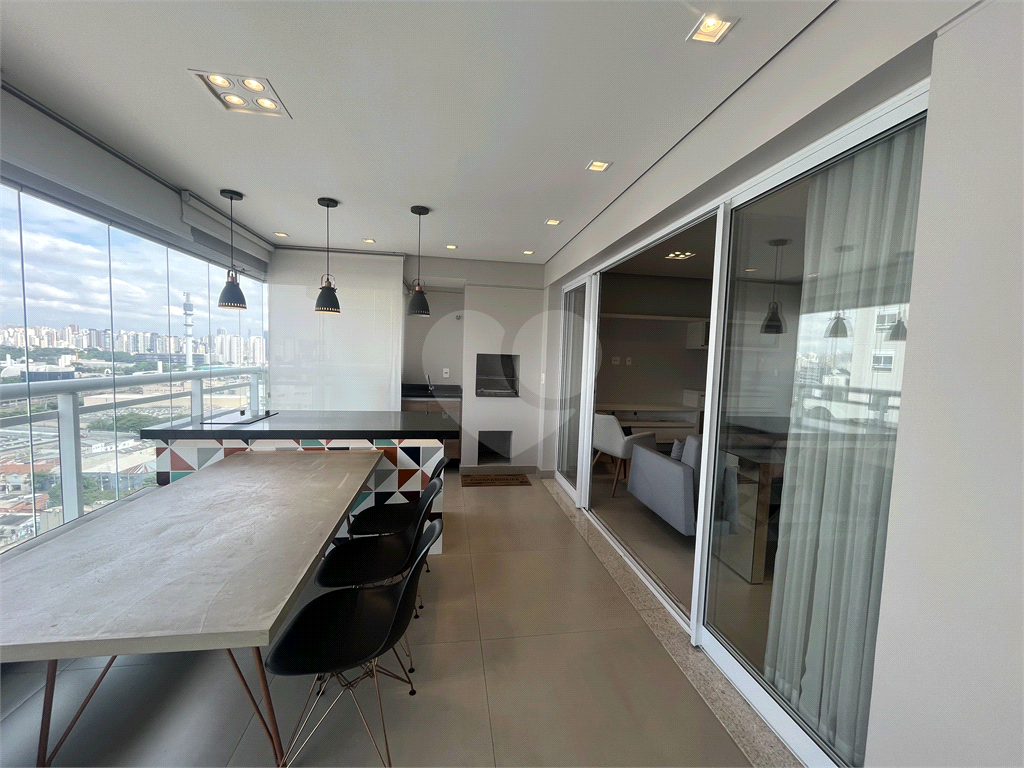 Apartamento com 3 suítes, 2 vagas e deposito na Barra Funda