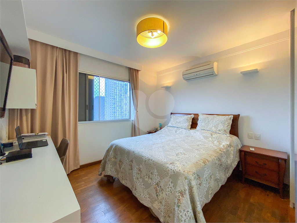 APARTAMENTO À VENDA COM 126M2 - 3 QUARTOS - 2 VAGAS EM PINHEIROS.