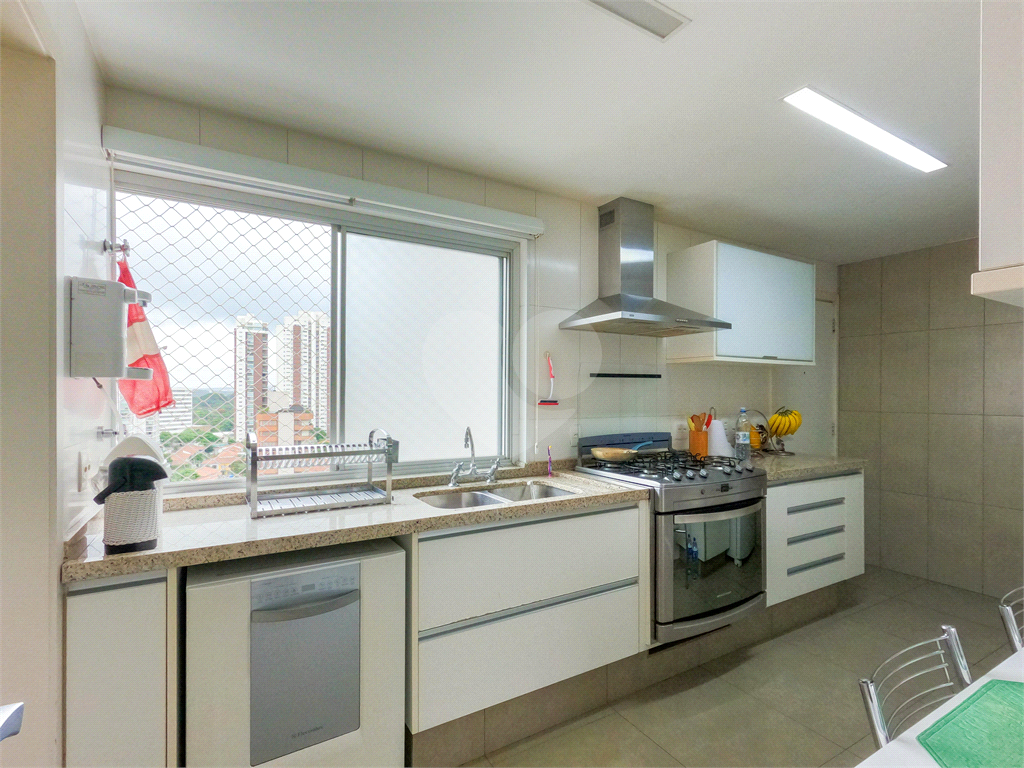 APARTAMENTO À VENDA COM 126M2 - 3 QUARTOS - 2 VAGAS EM PINHEIROS.
