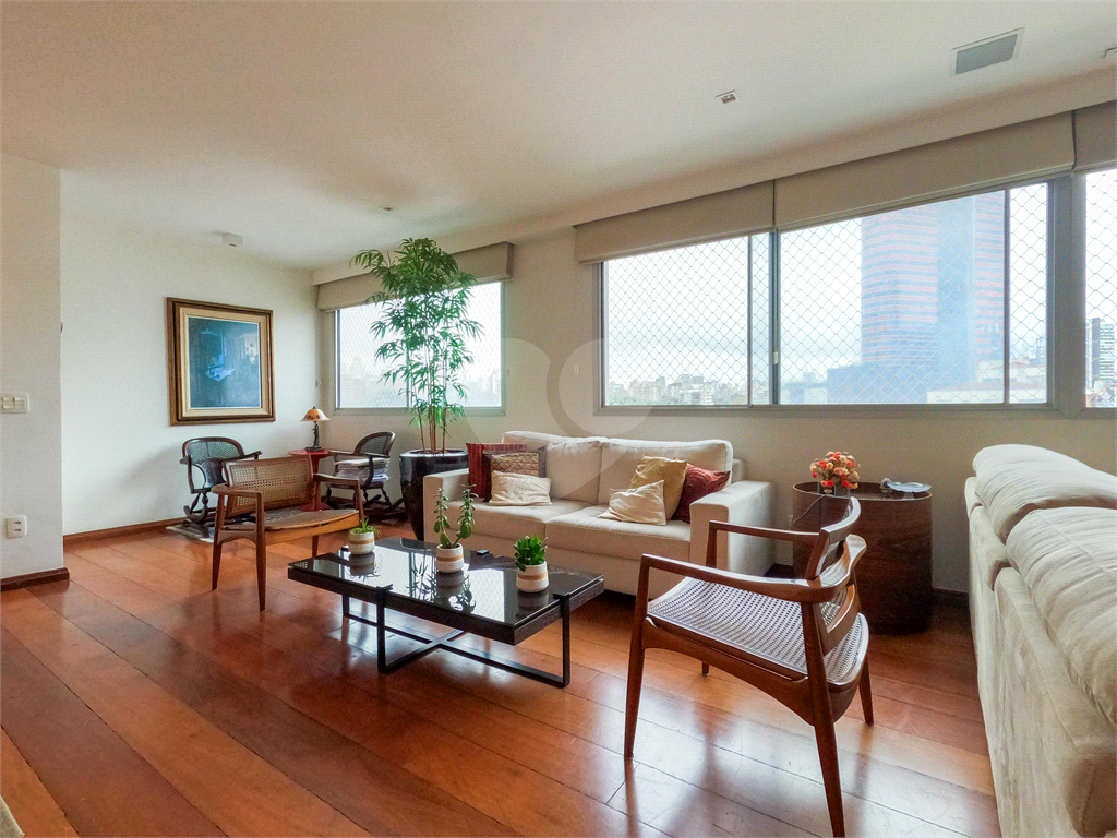 APARTAMENTO À VENDA COM 126M2 - 3 QUARTOS - 2 VAGAS EM PINHEIROS.