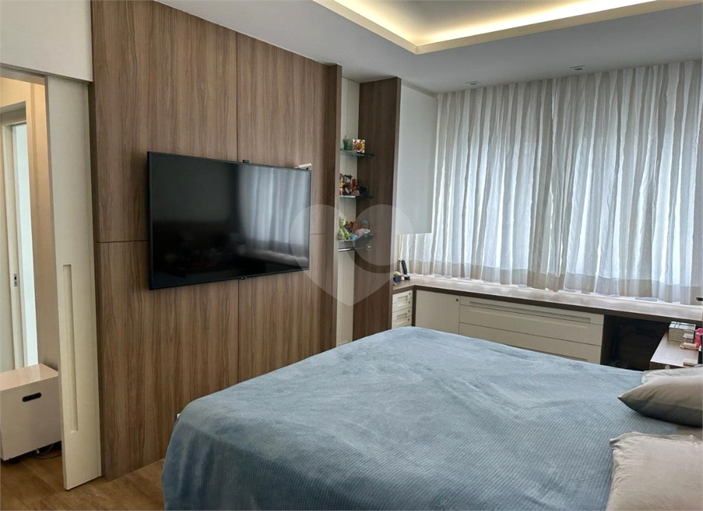 Apartamento à venda com 3 quartos, 197m² - Foto 2