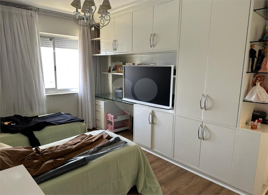 Apartamento à venda com 3 quartos, 197m² - Foto 18