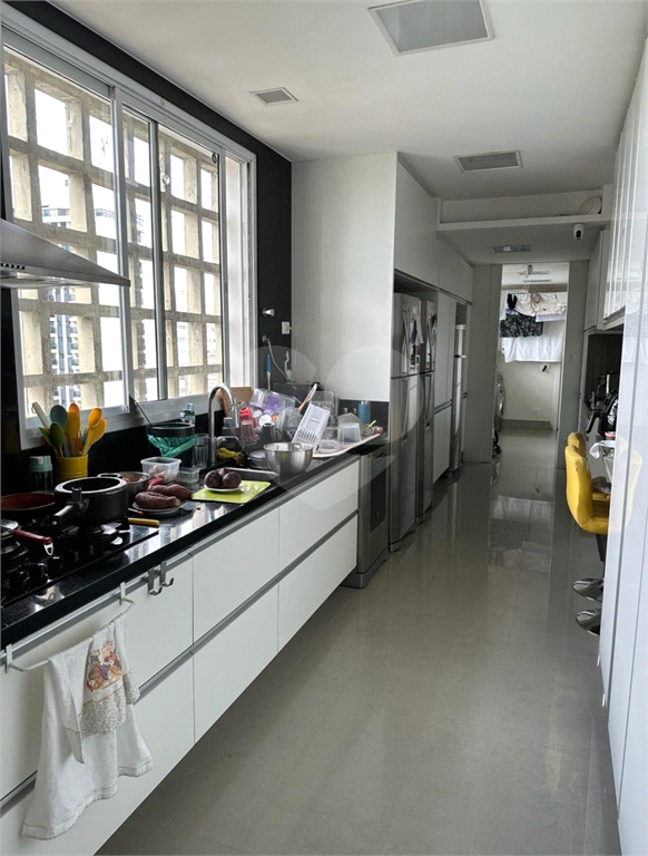 Apartamento à venda com 3 quartos, 197m² - Foto 10