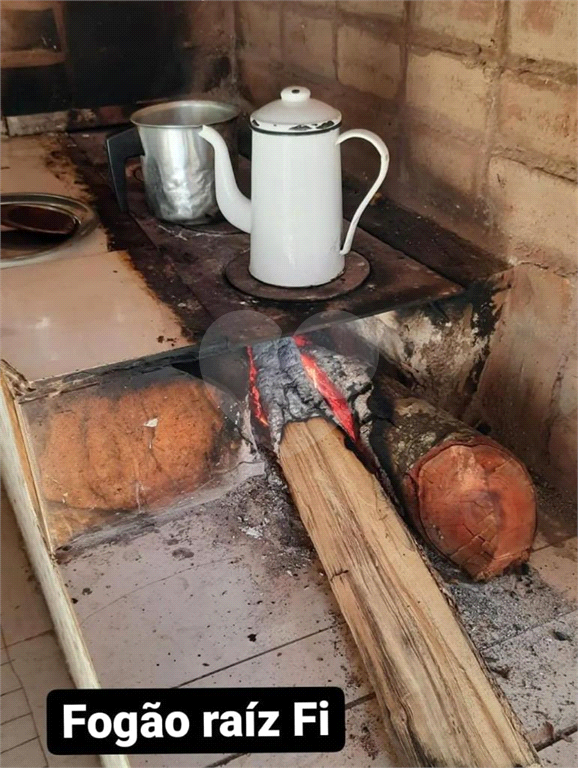 Linda Chácara em Ibiúna com porteira fechada