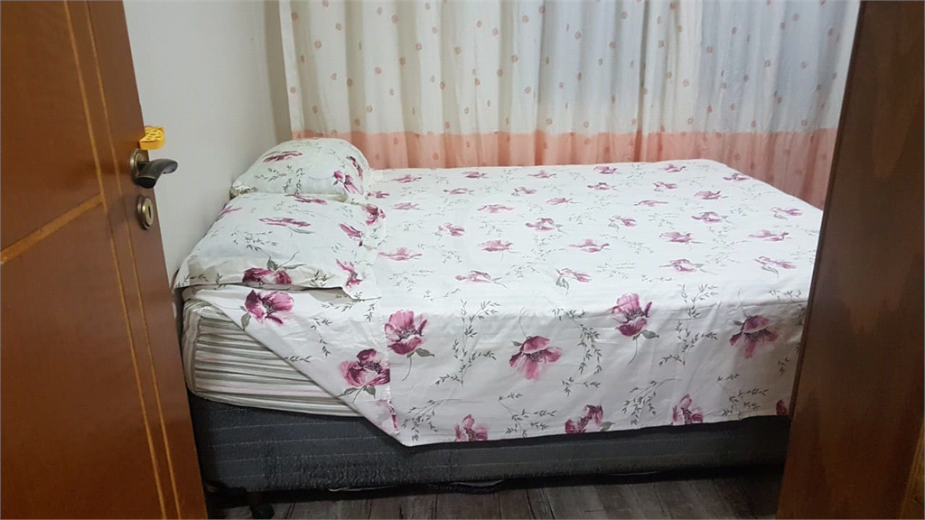 Linda Chácara em Ibiúna com porteira fechada