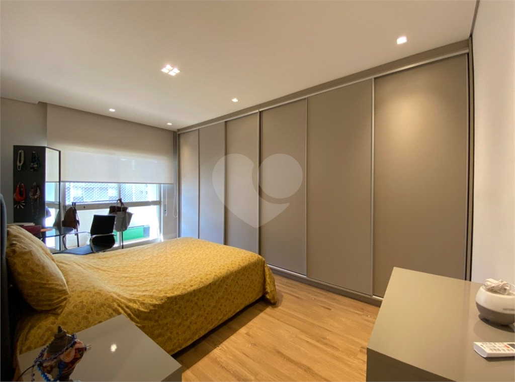 Apartamento à venda com 3 quartos, 180m² - Foto 17