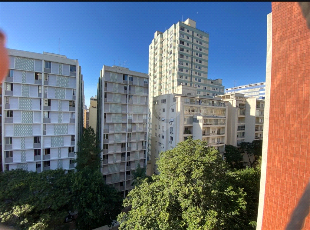 Apartamento à venda com 3 quartos, 180m² - Foto 2