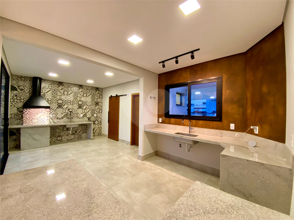 Casa de Condomínio à venda e aluguel com 3 quartos, 250m² - Foto 2