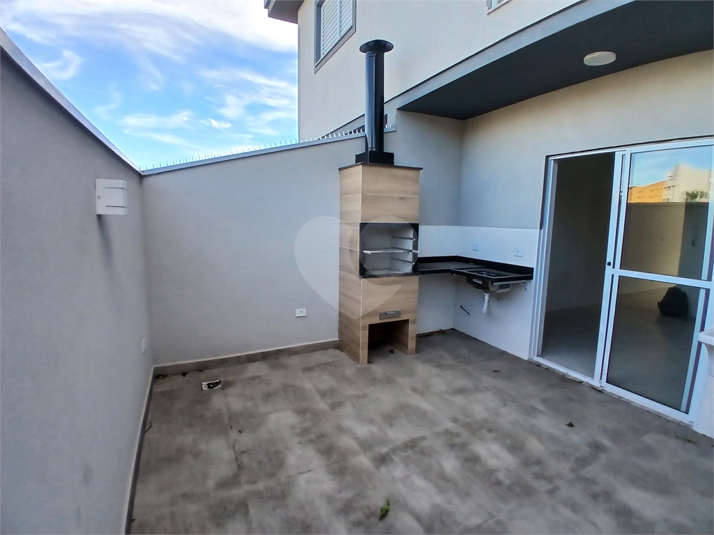 Seu Sonho Mora Aqui: Sobrado de Lançamento na Cobiçada Vila Guedes! 3 dormitórios, 1 suíte, 2 vagas de garagem.