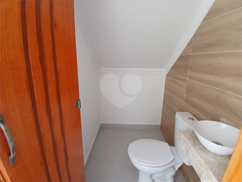 Seu Sonho Mora Aqui: Sobrado de Lançamento na Cobiçada Vila Guedes! 3 dormitórios, 1 suíte, 2 vagas de garagem.