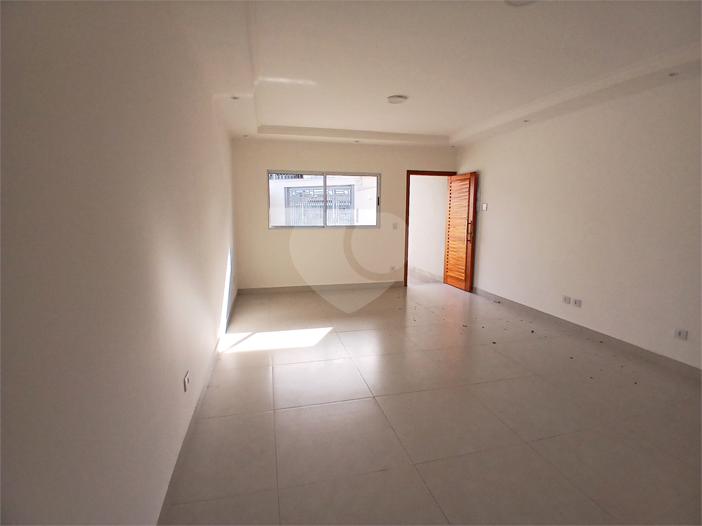 Seu Sonho Mora Aqui: Sobrado de Lançamento na Cobiçada Vila Guedes! 3 dormitórios, 1 suíte, 2 vagas de garagem.