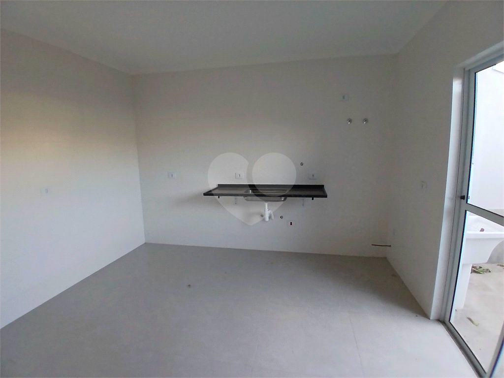 Seu Sonho Mora Aqui: Sobrado de Lançamento na Cobiçada Vila Guedes! 3 dormitórios, 1 suíte, 2 vagas de garagem.