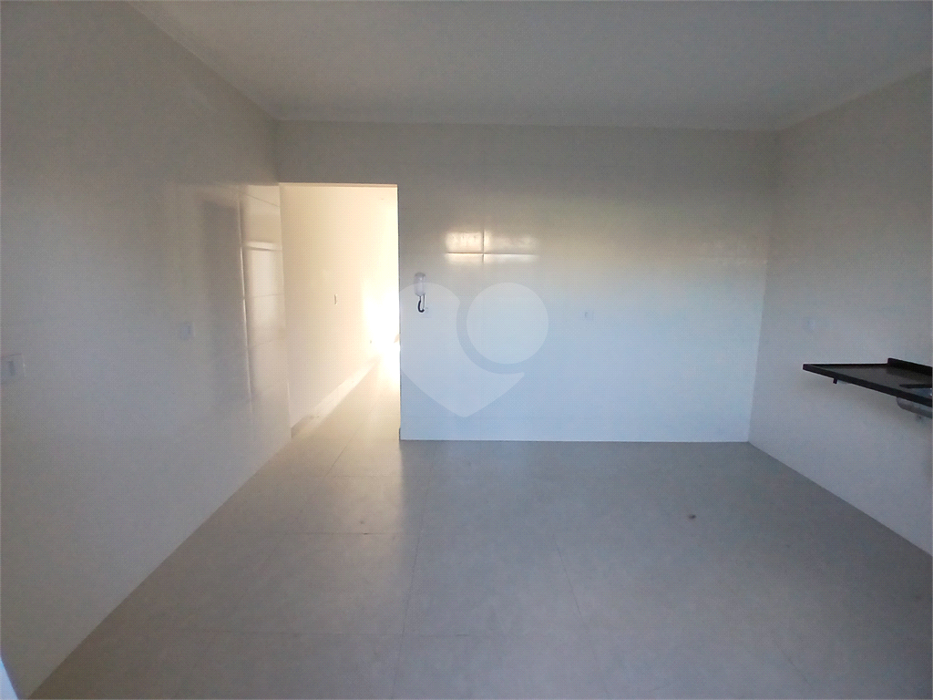 Seu Sonho Mora Aqui: Sobrado de Lançamento na Cobiçada Vila Guedes! 3 dormitórios, 1 suíte, 2 vagas de garagem.