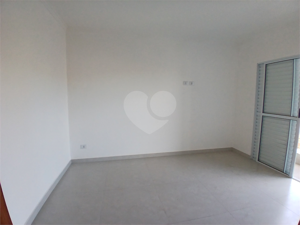 Seu Sonho Mora Aqui: Sobrado de Lançamento na Cobiçada Vila Guedes! 3 dormitórios, 1 suíte, 2 vagas de garagem.