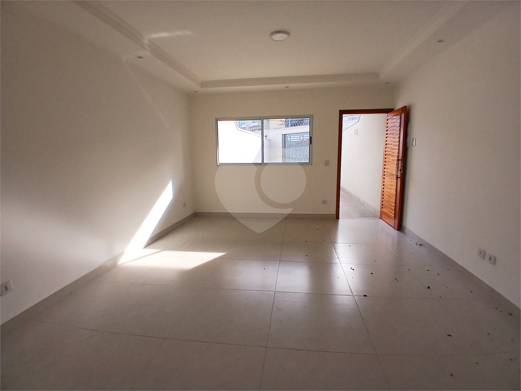 Seu Sonho Mora Aqui: Sobrado de Lançamento na Cobiçada Vila Guedes! 3 dormitórios, 1 suíte, 2 vagas de garagem.