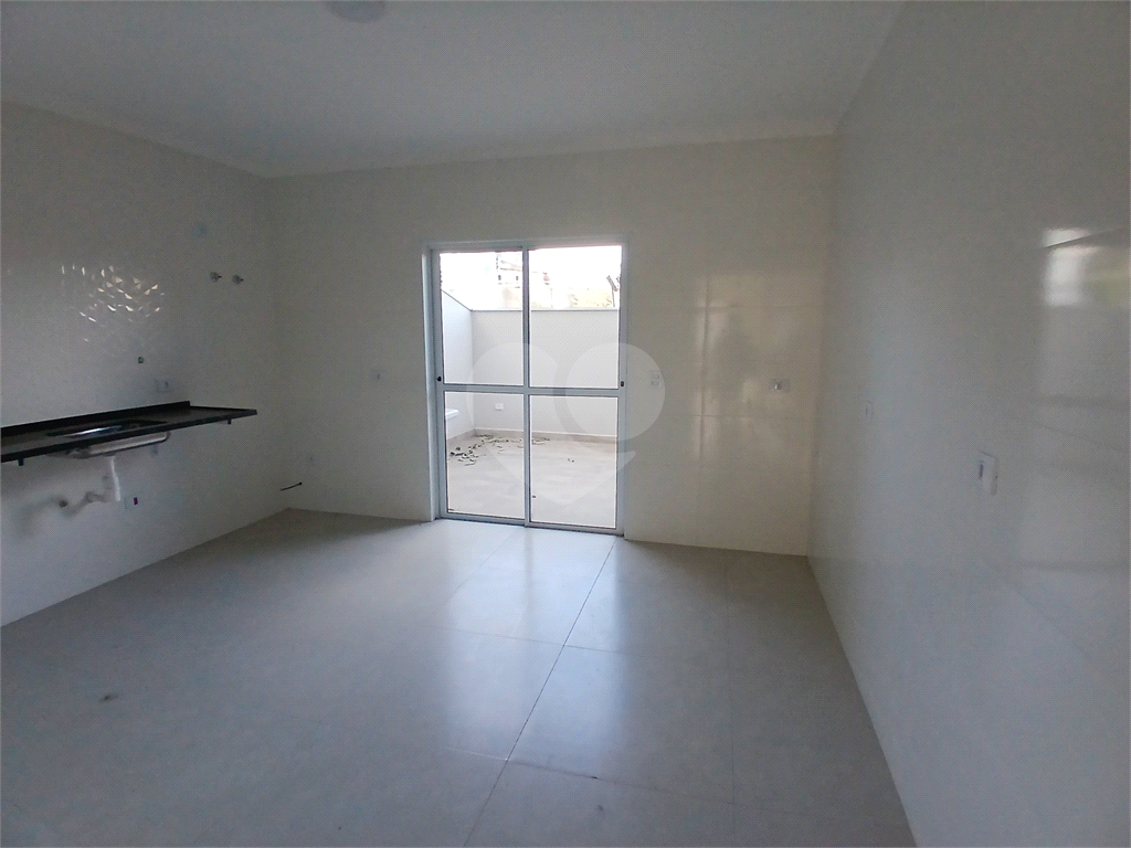 Seu Sonho Mora Aqui: Sobrado de Lançamento na Cobiçada Vila Guedes! 3 dormitórios, 1 suíte, 2 vagas de garagem.