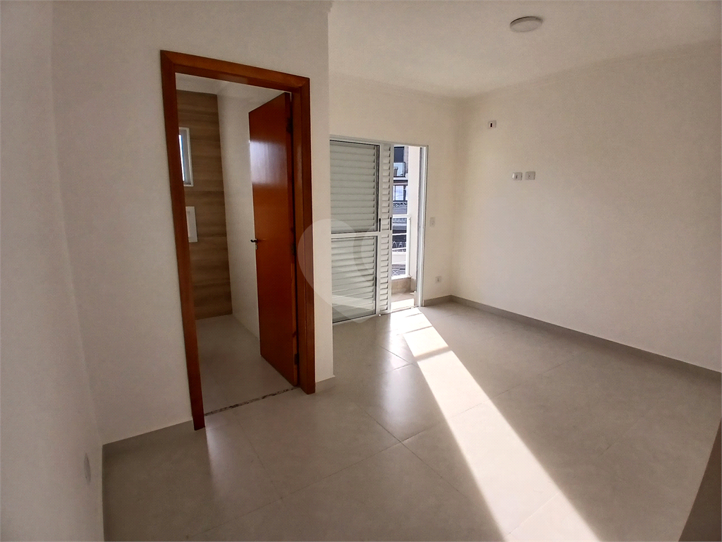 Seu Sonho Mora Aqui: Sobrado de Lançamento na Cobiçada Vila Guedes! 3 dormitórios, 1 suíte, 2 vagas de garagem.