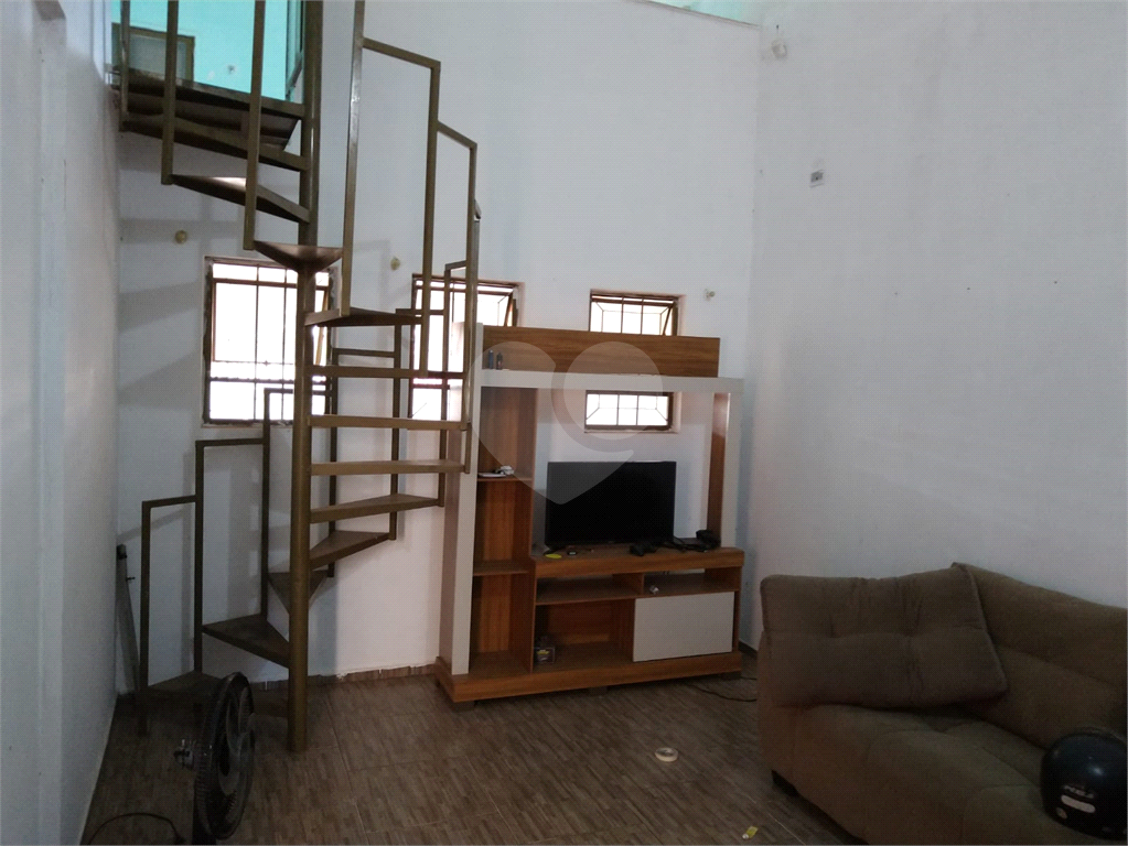 Sobrado à venda e aluguel com 3 quartos, 184m² - Foto 1
