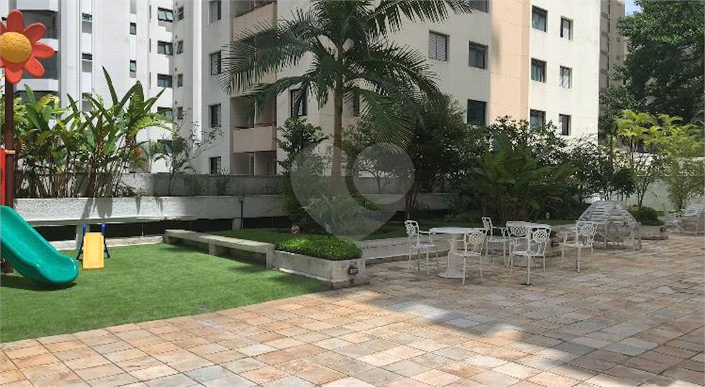 APARTAMENTO em MOEMA