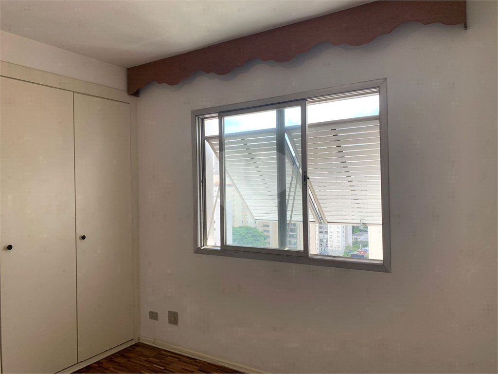 APARTAMENTO em MOEMA