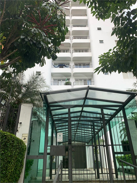 APARTAMENTO em MOEMA