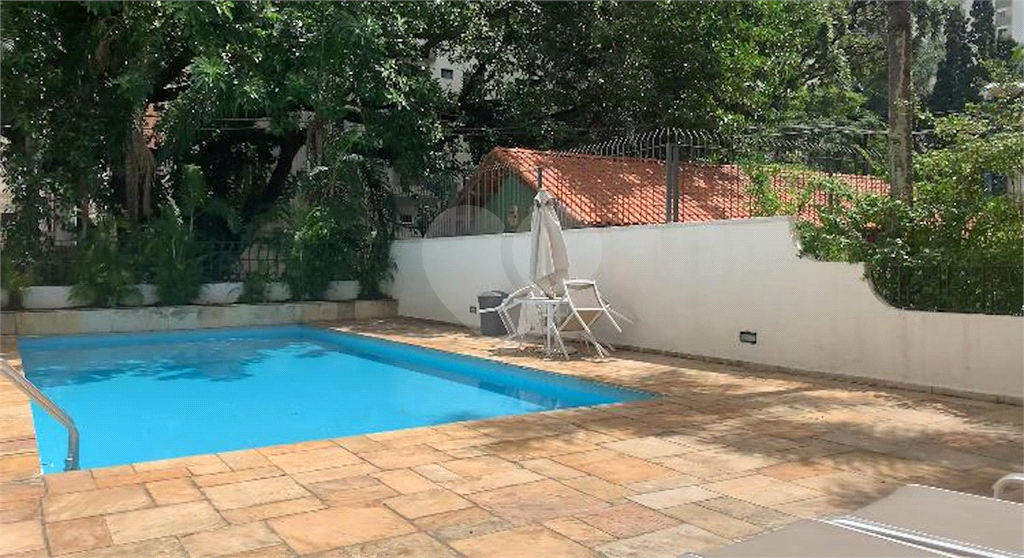 APARTAMENTO em MOEMA