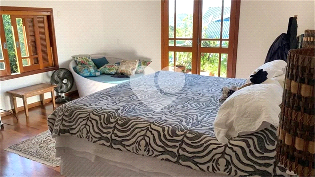 Casa de Condomínio à venda com 4 quartos, 450m² - Foto 11