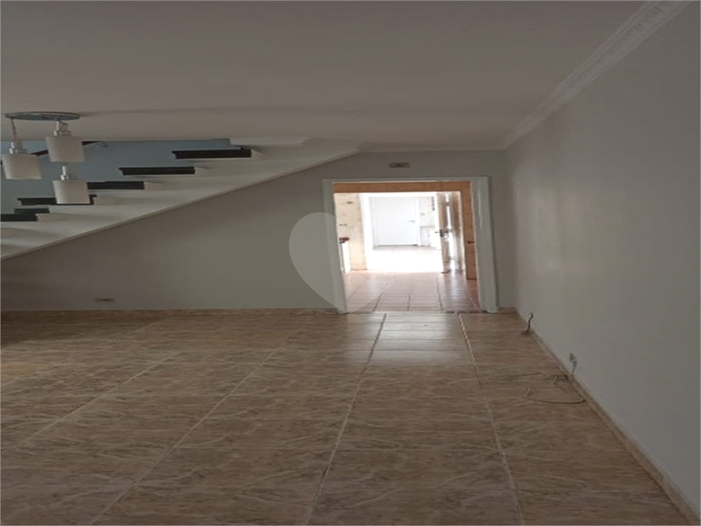 Sobrado à venda e aluguel com 3 quartos, 180m² - Foto 17