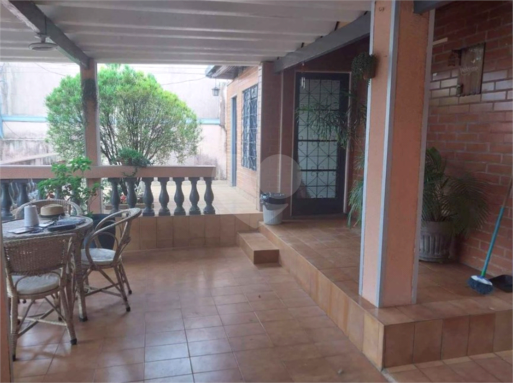 Casa à venda com 4 quartos, 194m² - Foto 1