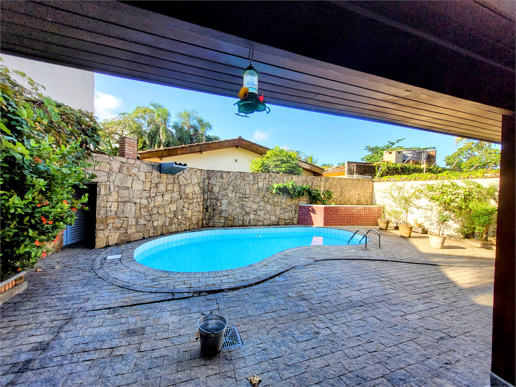 Sobrado com piscina e churrasqueira na Praia do Pernambuco próximo ao Hotel Jequitimar