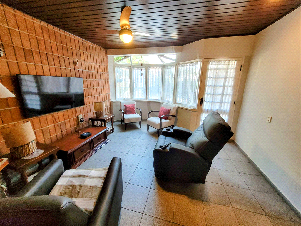 Sobrado com piscina e churrasqueira na Praia do Pernambuco próximo ao Hotel Jequitimar
