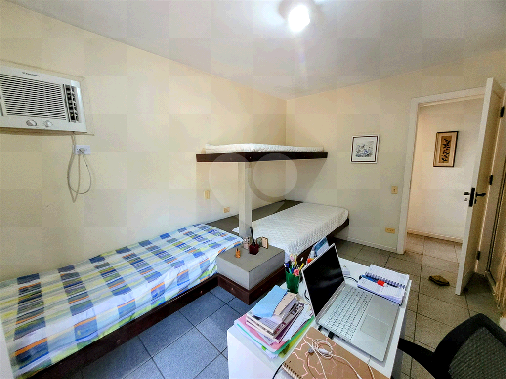 Sobrado com piscina e churrasqueira na Praia do Pernambuco próximo ao Hotel Jequitimar