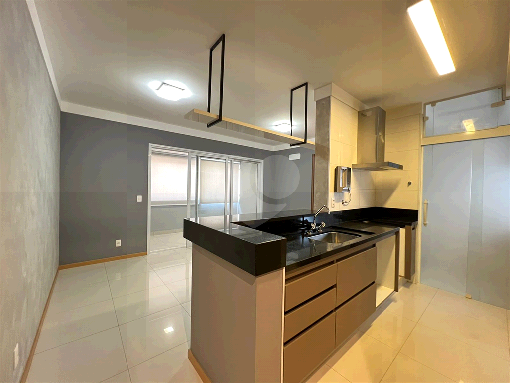 Apartamento para alugar com 3 quartos, 81m² - Foto 3