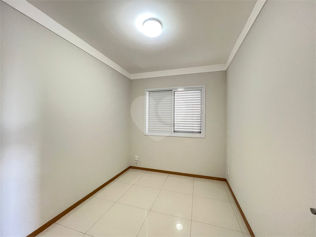 Apartamento para alugar com 3 quartos, 81m² - Foto 11