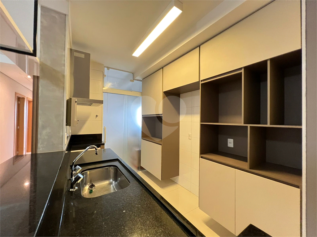 Apartamento para alugar com 3 quartos, 81m² - Foto 2
