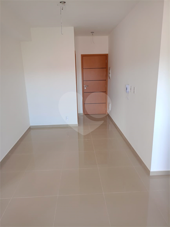 Apartamento à venda com 2 quartos, 65m² - Foto 2