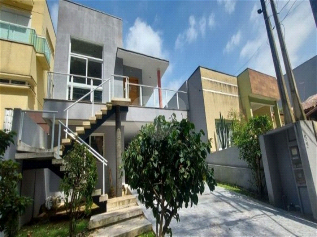 Lindo sobrado em condominio fechado 